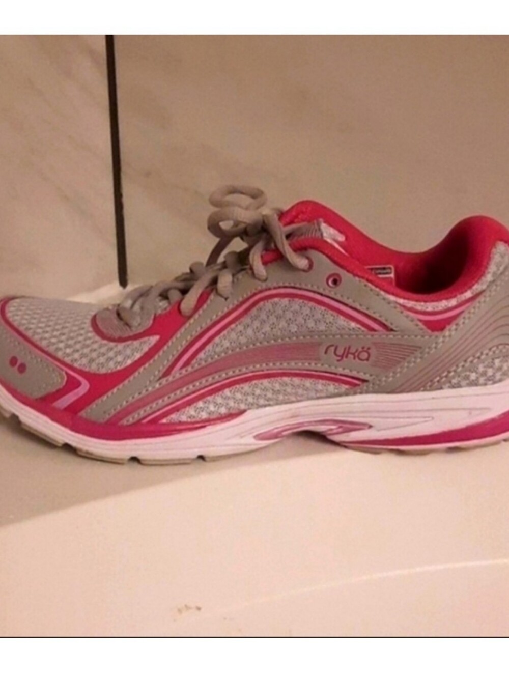 Women's "Ryka" Dry Walk sneakers SZ 7.5